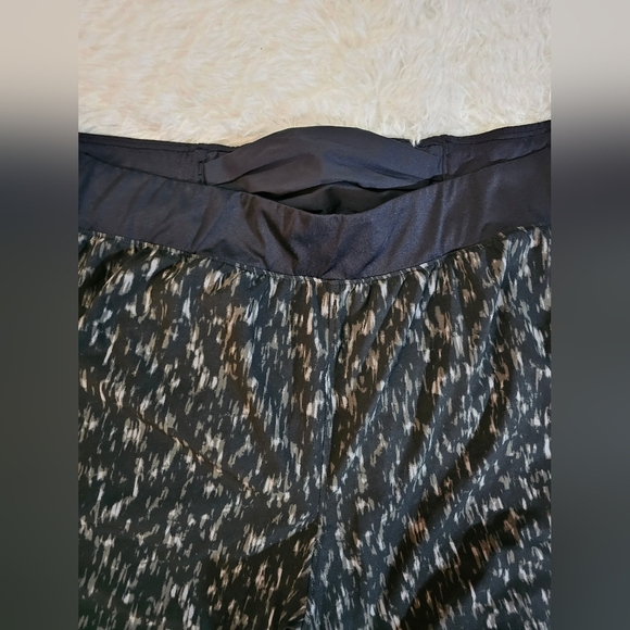 Under Armour Black Patterned Athletic Shorts - Picture 4 of 10